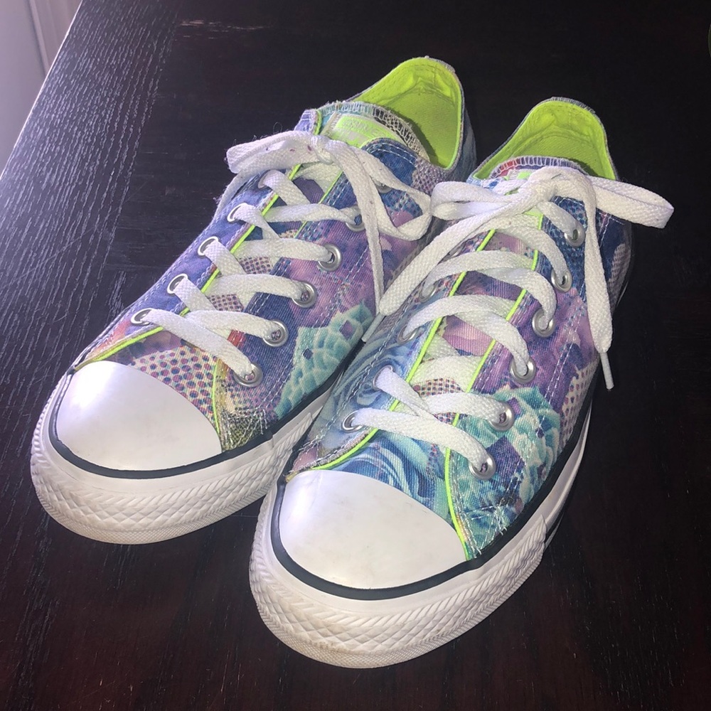 Mint condition spring/summer converse shoes